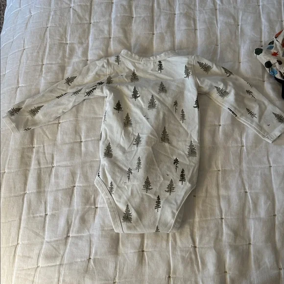 8 piece 6-9mo. Cozy Baby Boy Clothes (029) - Picture 13 of 16